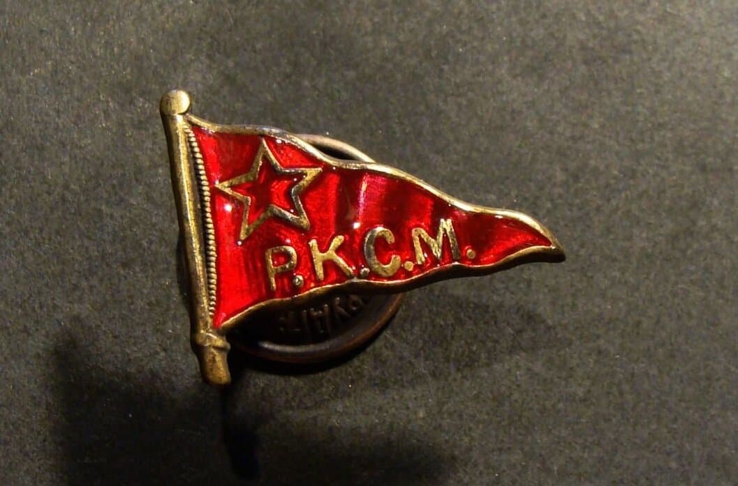 Организация первой комсомольской ячейки